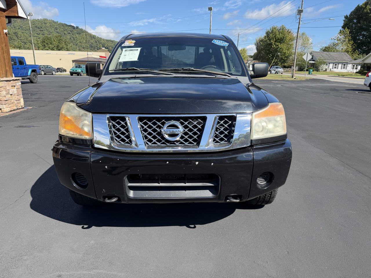 Nissan Titan XE Crew Cab 4WD SWB 2009