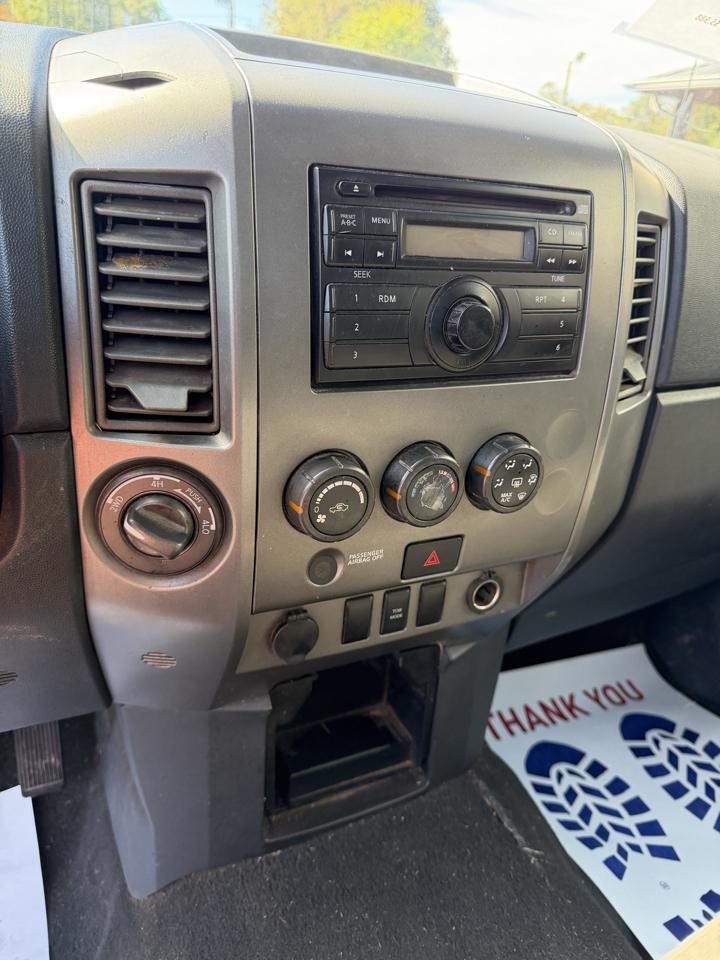 Nissan Titan XE Crew Cab 4WD SWB 2009