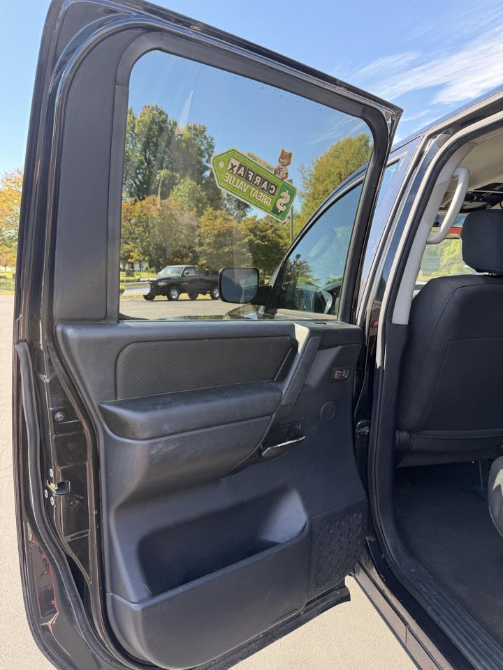 Nissan Titan XE Crew Cab 4WD SWB 2009