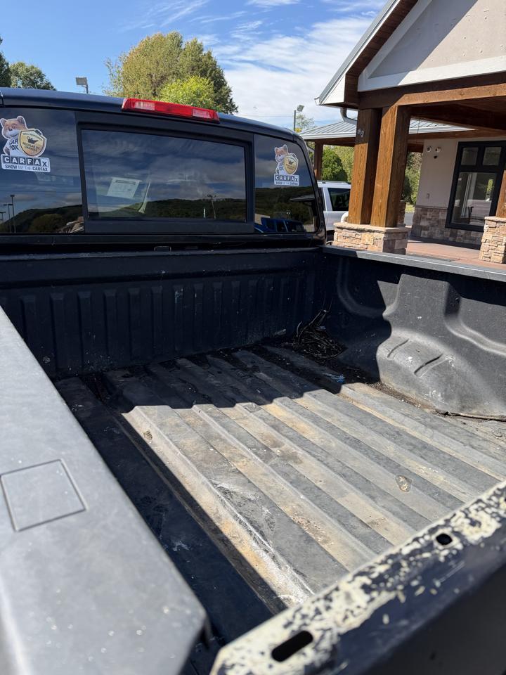 Nissan Titan XE Crew Cab 4WD SWB 2009