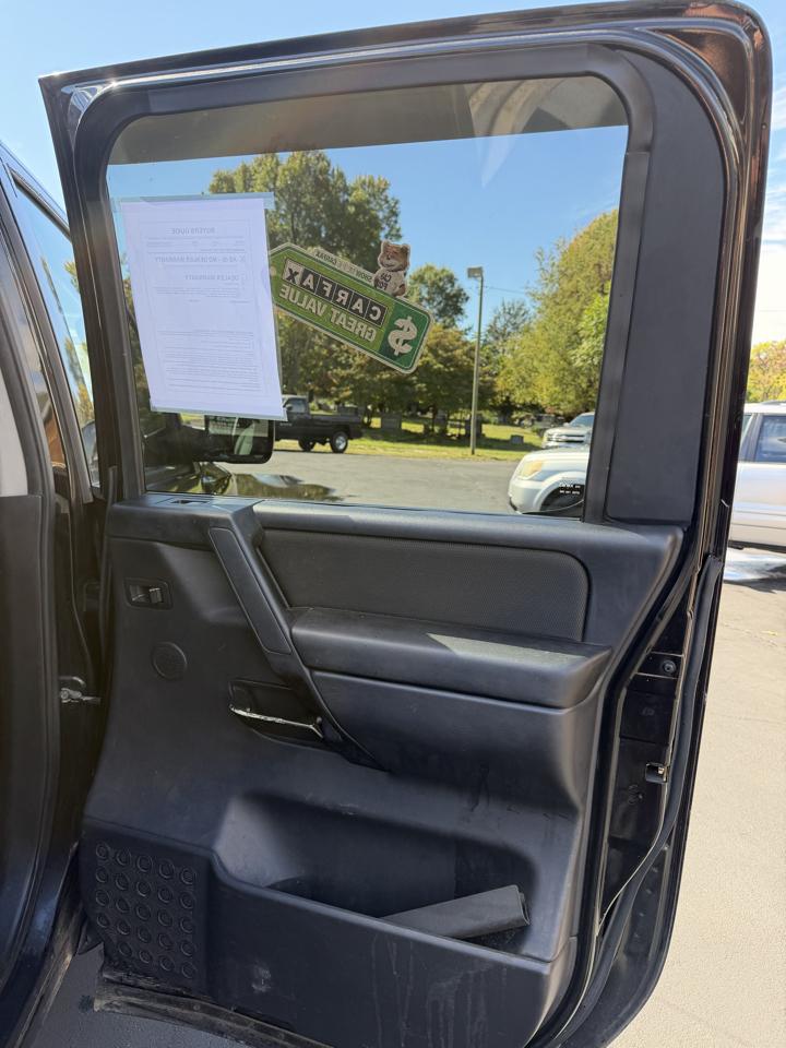 Nissan Titan XE Crew Cab 4WD SWB 2009