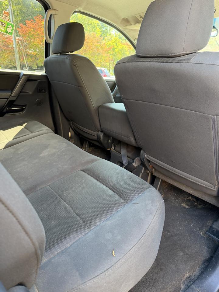 Nissan Titan XE Crew Cab 4WD SWB 2009