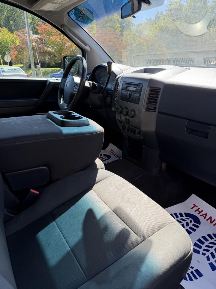 Nissan Titan XE Crew Cab 4WD SWB 2009