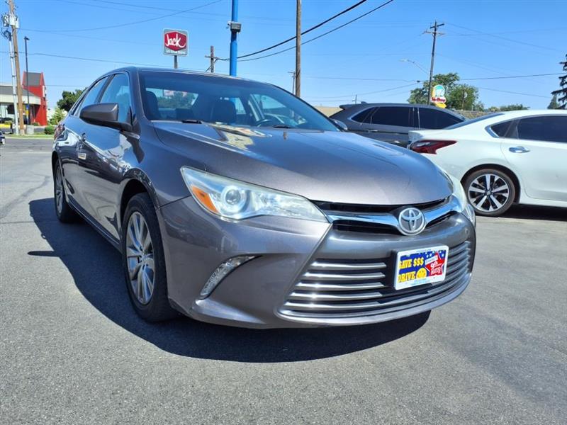2016 Toyota Camry XLE photo 2