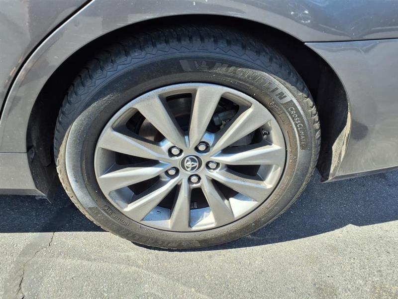 2016 Toyota Camry XLE photo 4
