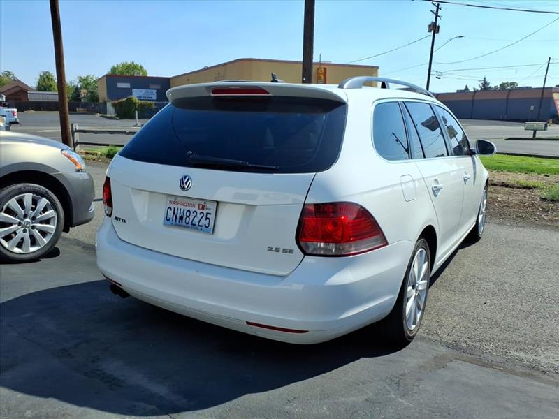 2012 Volkswagen Jetta SportWagen photo 2