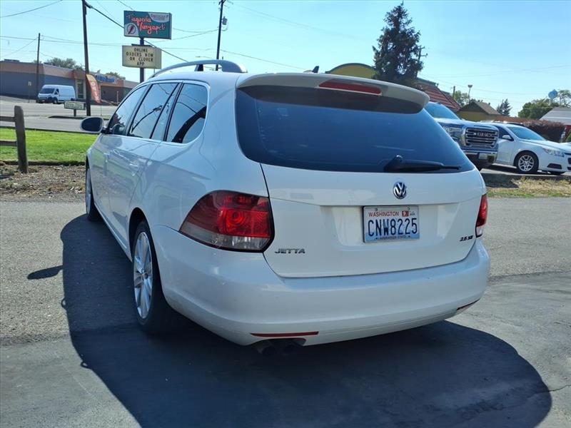 2012 Volkswagen Jetta SportWagen photo 4