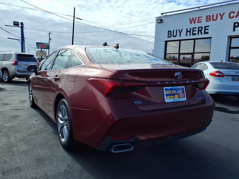 Toyota Avalon XLE 2022