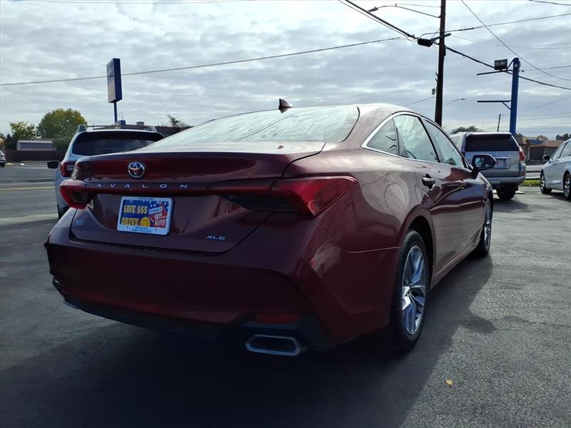 Toyota Avalon XLE 2022