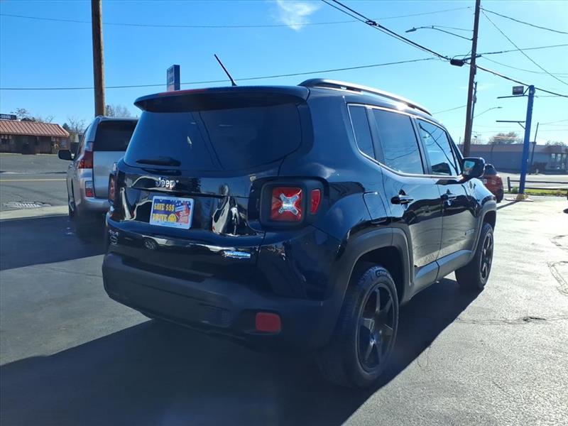 2015 Jeep Renegade Latitude photo 2