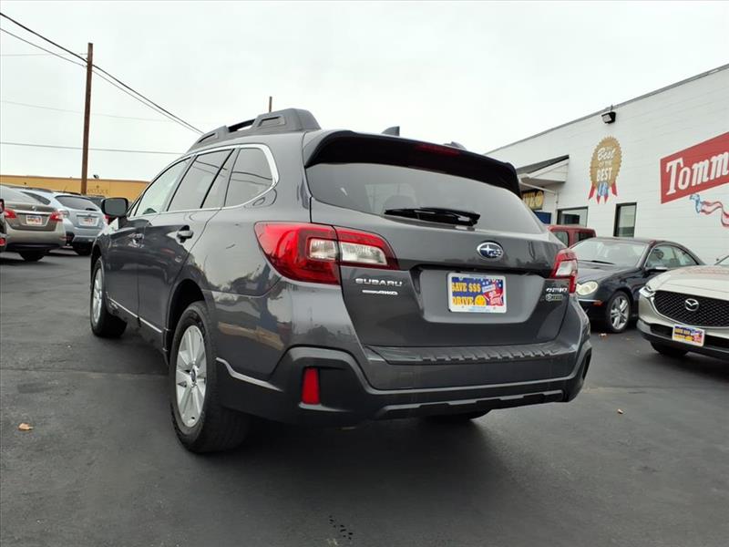 2018 Subaru Outback 2.5i Premium photo 4