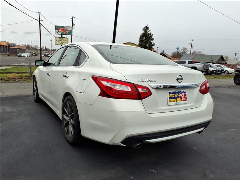 2016 Nissan Altima 2.5 photo 4