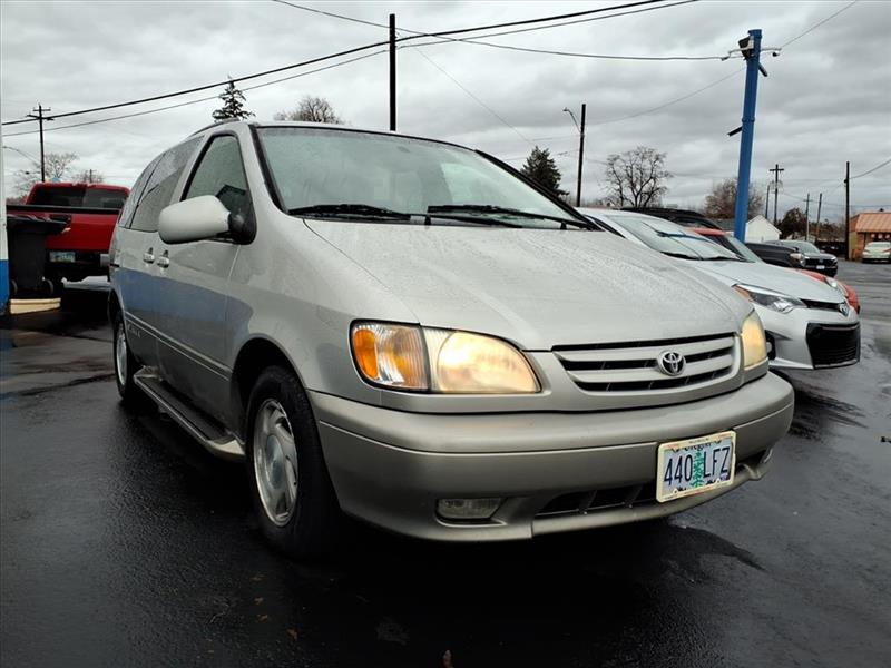 Toyota Sienna XLE 2002