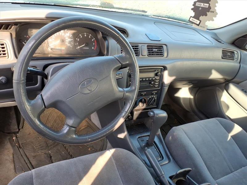 Toyota Camry CE 2001