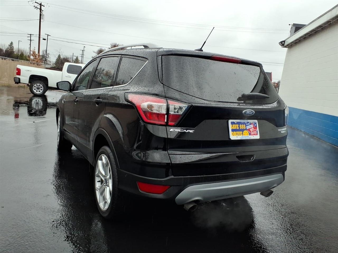 View vehicle photo 4