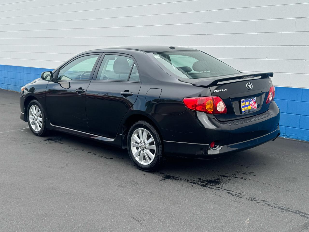 Toyota Corolla Base 5-Speed MT 2010