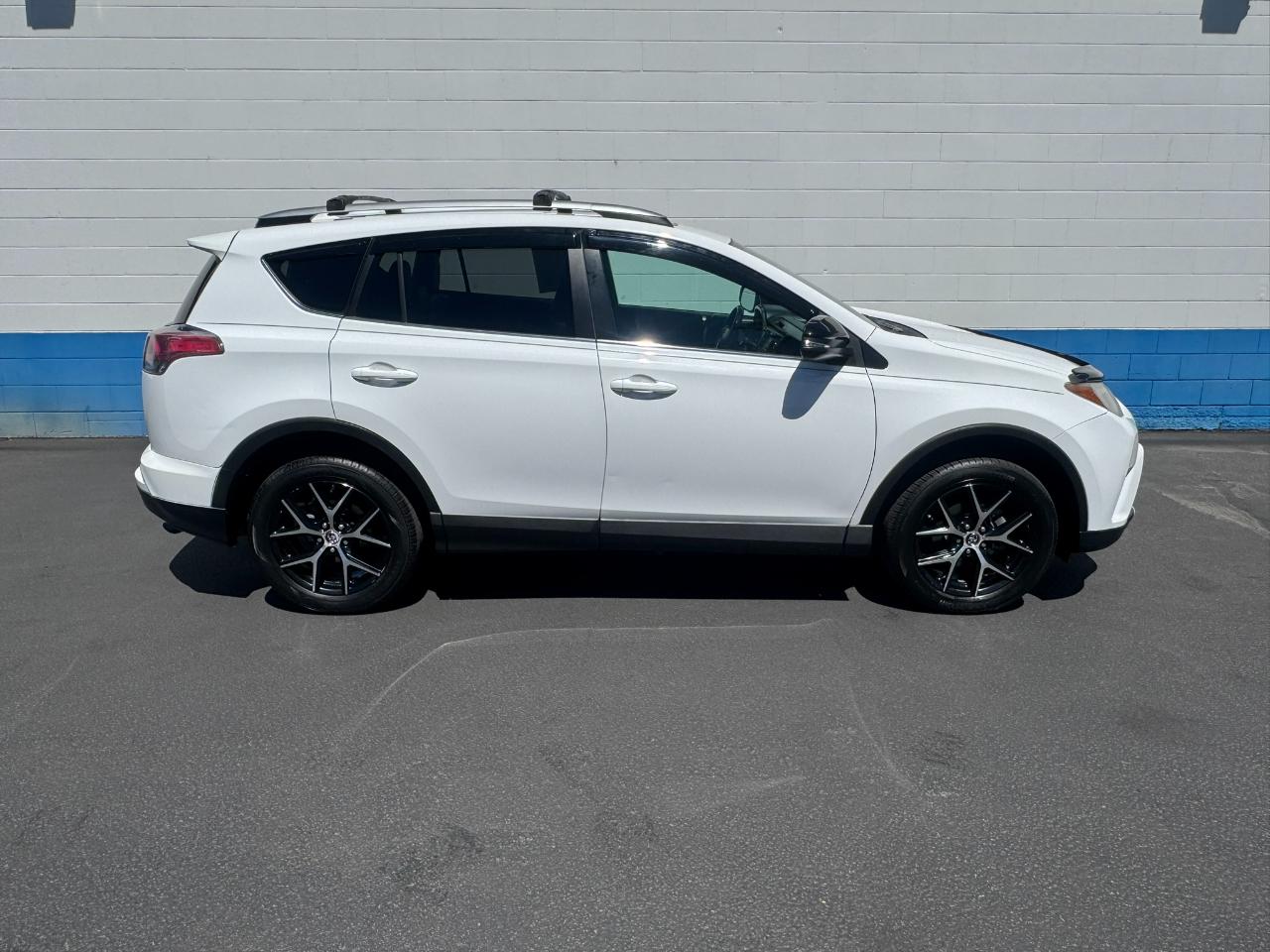 Toyota RAV4 SE FWD 2016