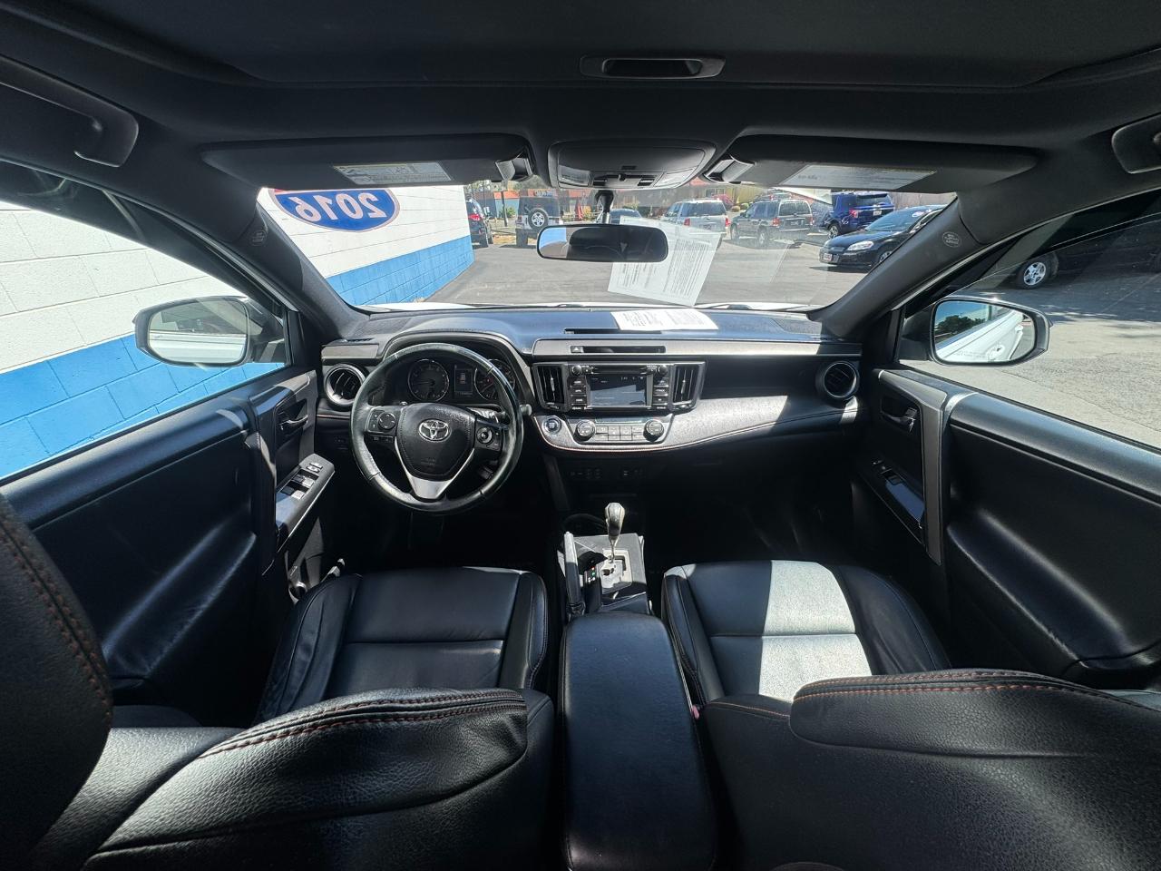 Toyota RAV4 SE FWD 2016