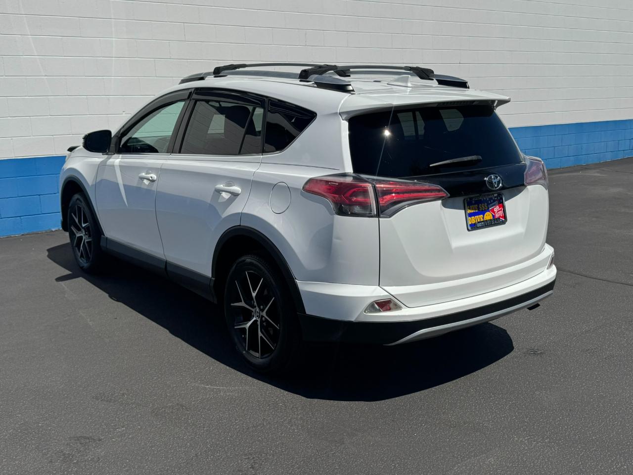 Toyota RAV4 SE FWD 2016