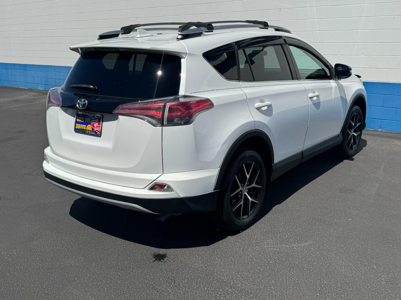 Toyota RAV4 SE FWD 2016