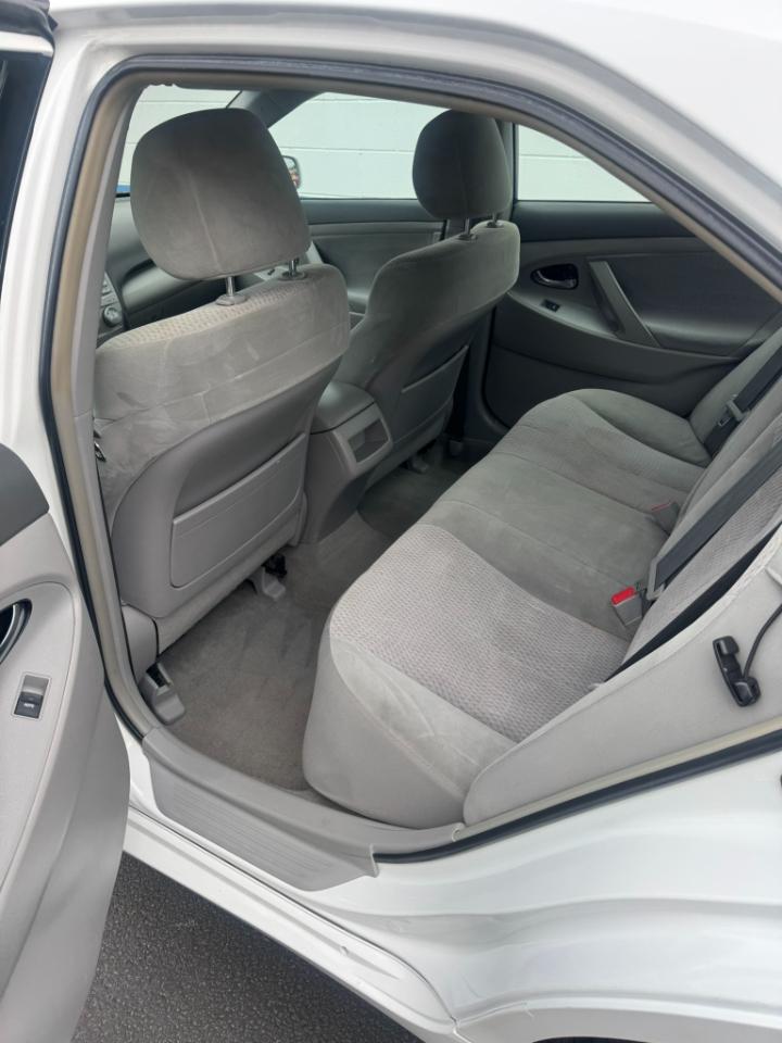 Toyota Camry LE 6-Spd AT 2010