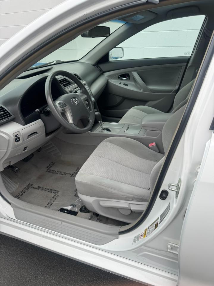 Toyota Camry LE 6-Spd AT 2010