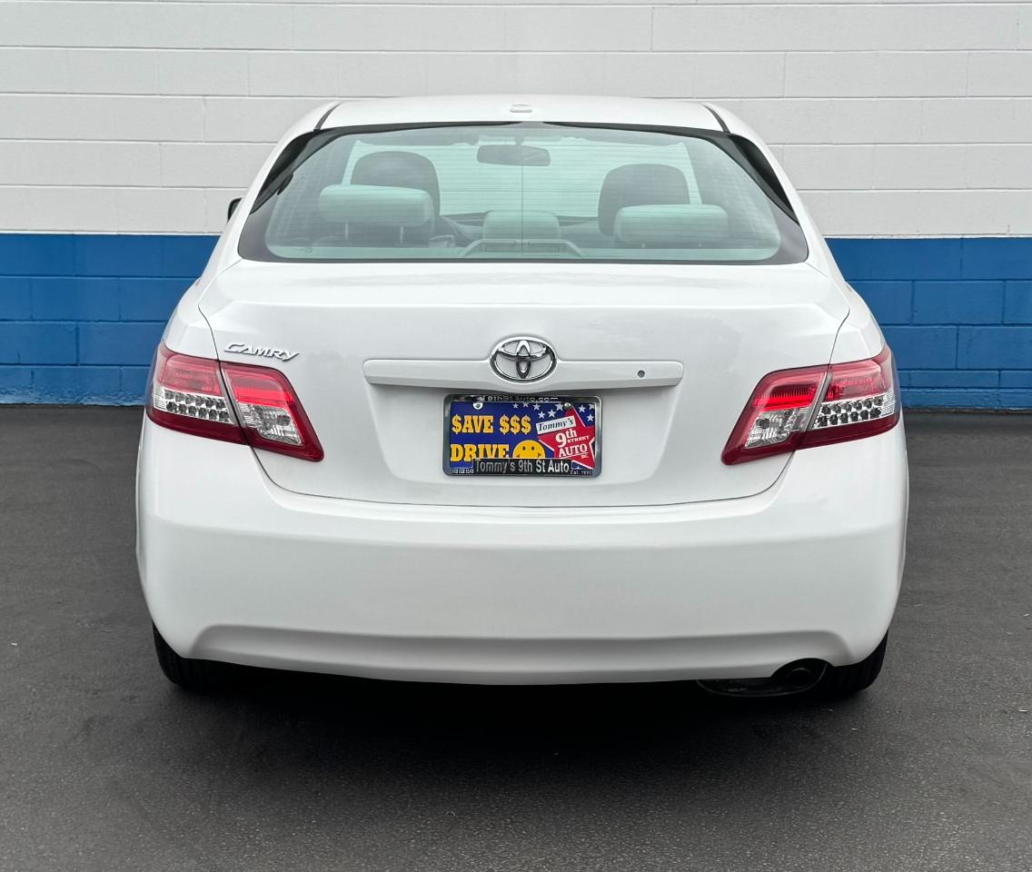 Toyota Camry LE 6-Spd AT 2010