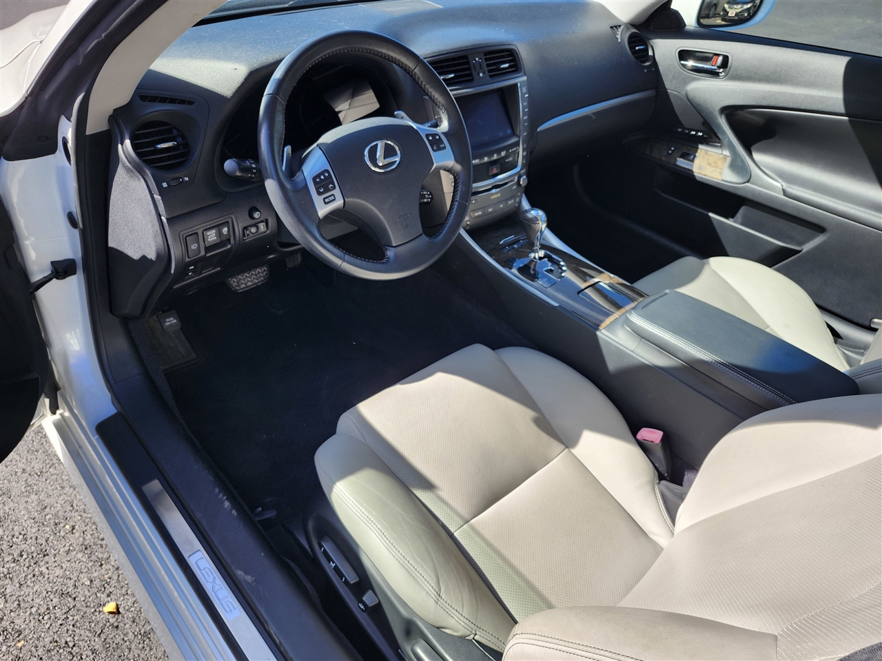 2011 Lexus IS 350C photo 4