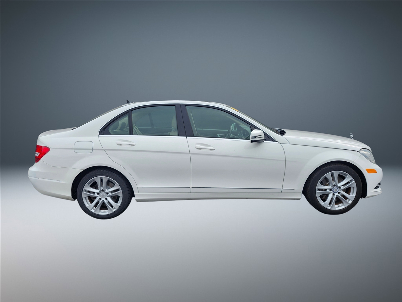 2014 Mercedes Benz C photo 2