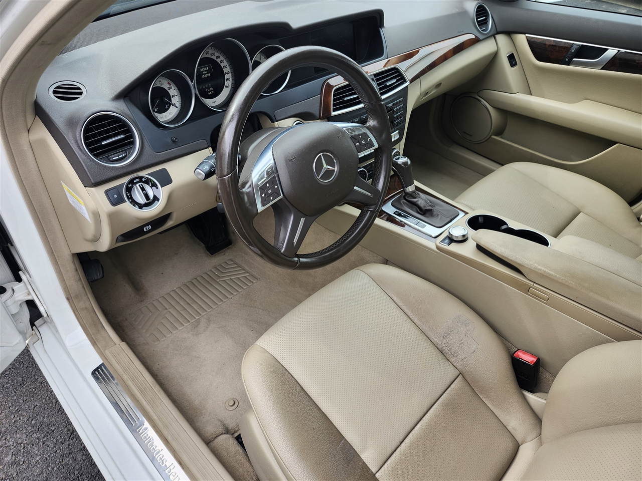2014 Mercedes Benz C photo 4