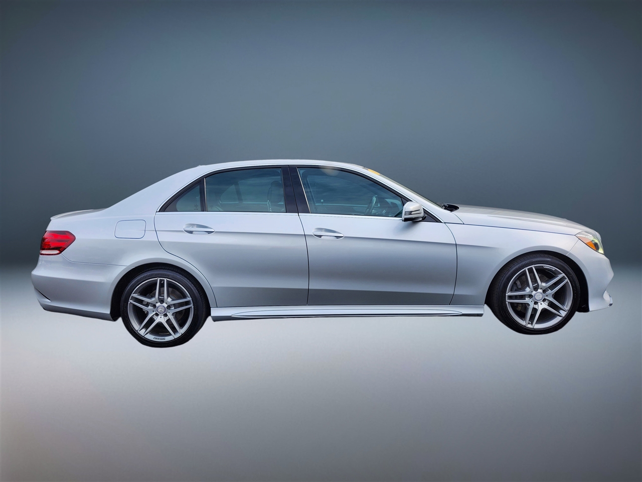 2016 Mercedes Benz E photo 2