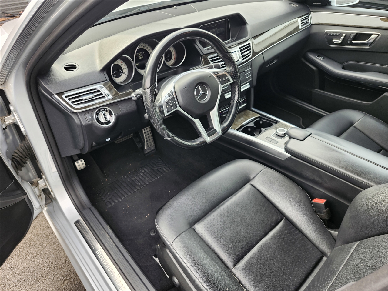 2016 Mercedes Benz E photo 4