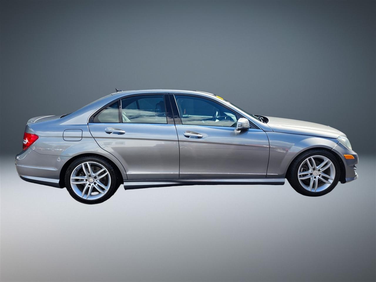 Mercedes-Benz C-Class photo 2