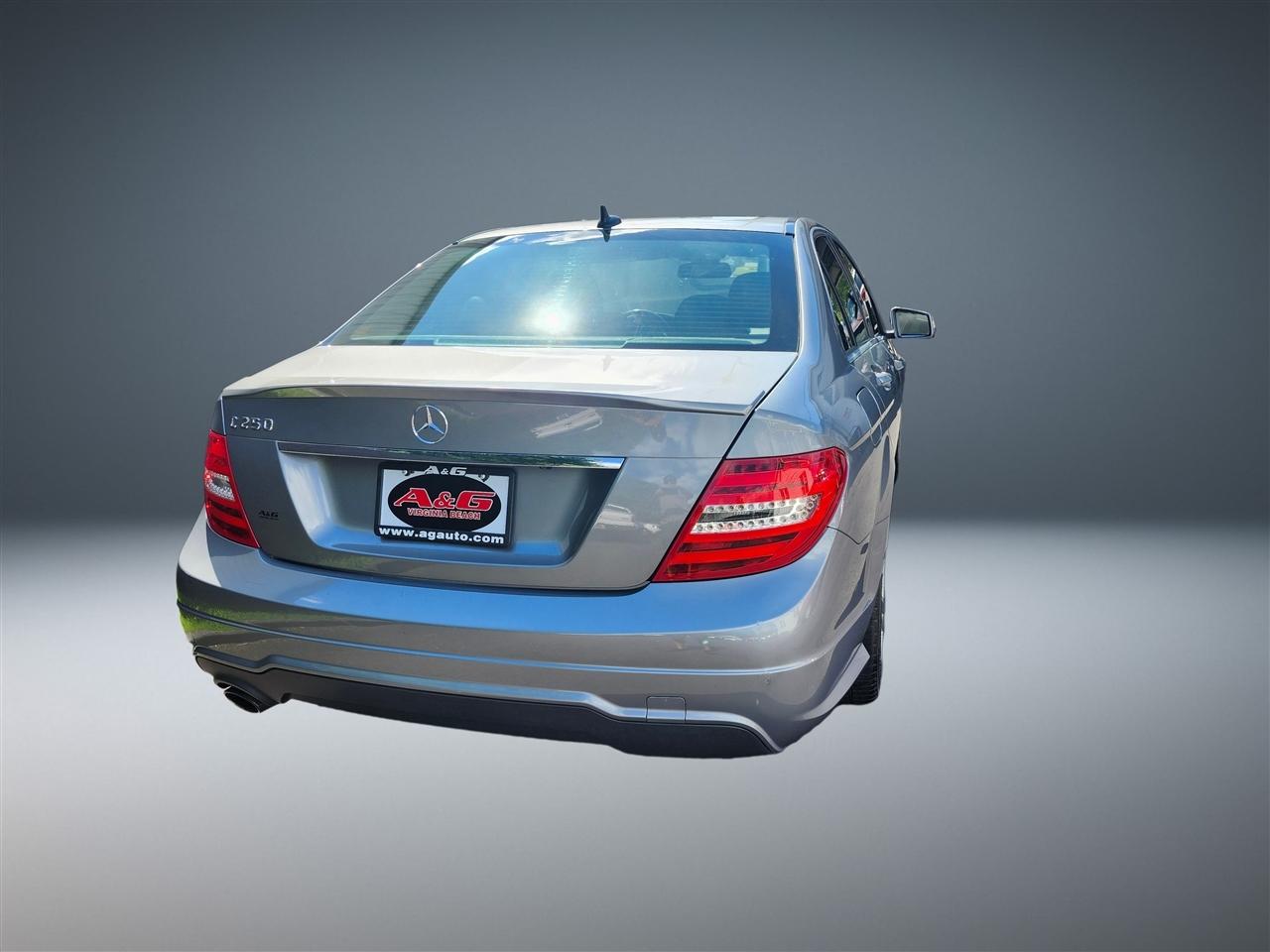 Mercedes-Benz C-Class photo 3