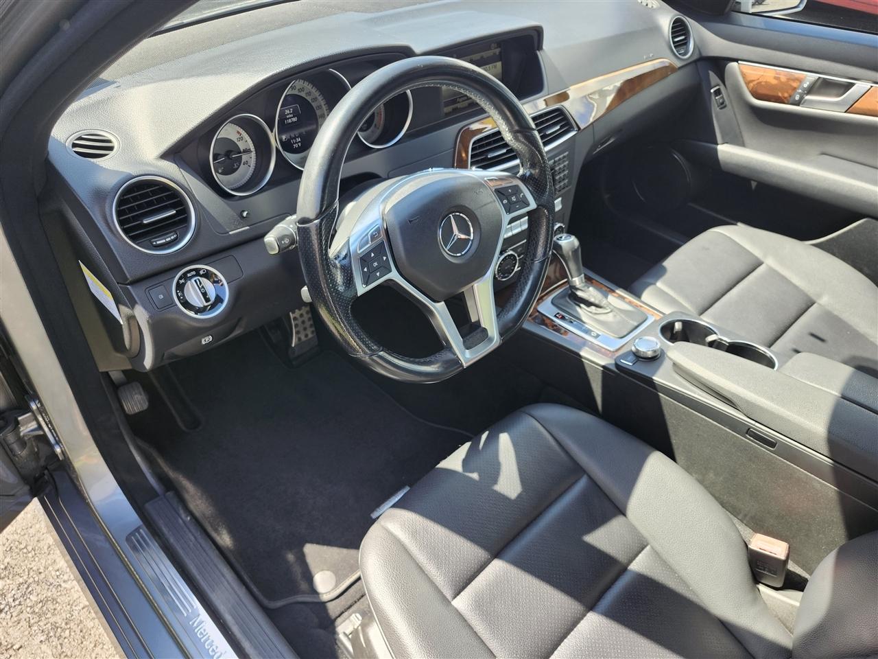 Mercedes-Benz C-Class photo 4