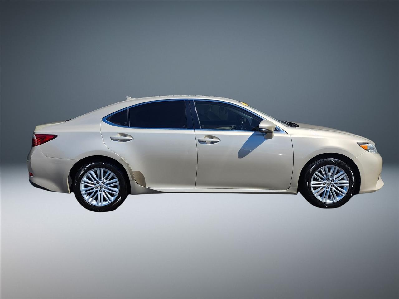 Lexus ES photo 2