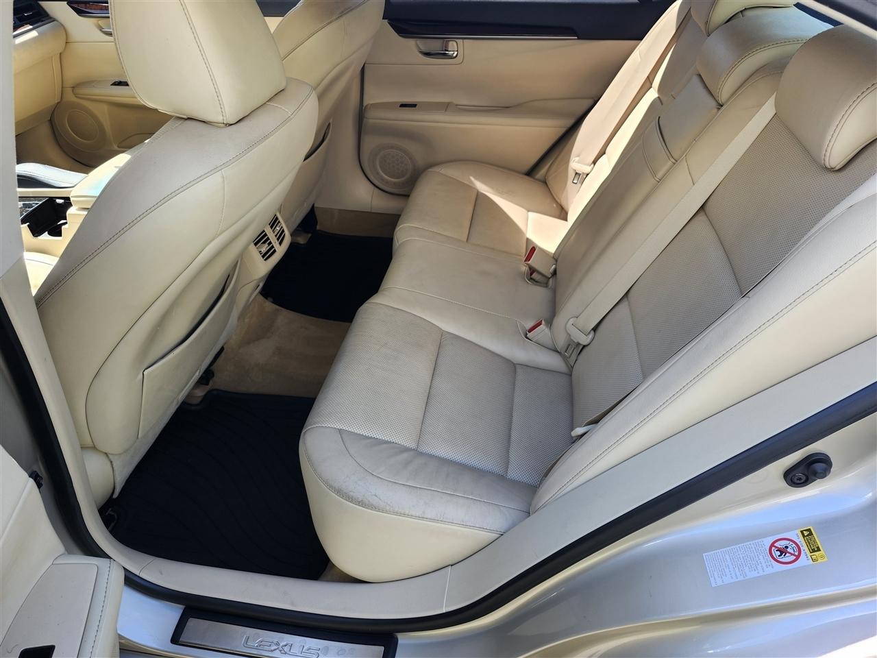 Lexus ES photo 5