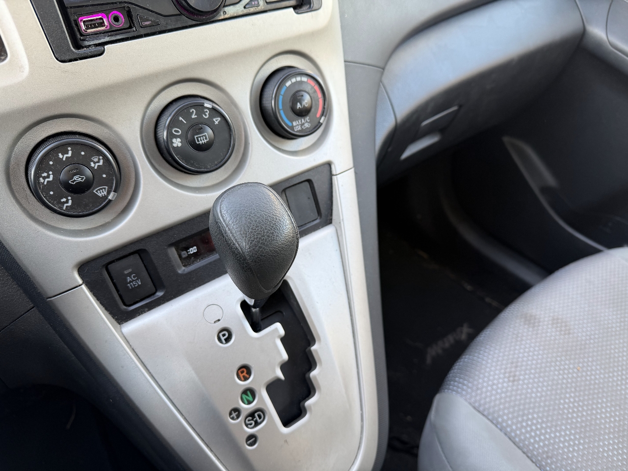 Toyota Matrix S 5-Speed AT 2010