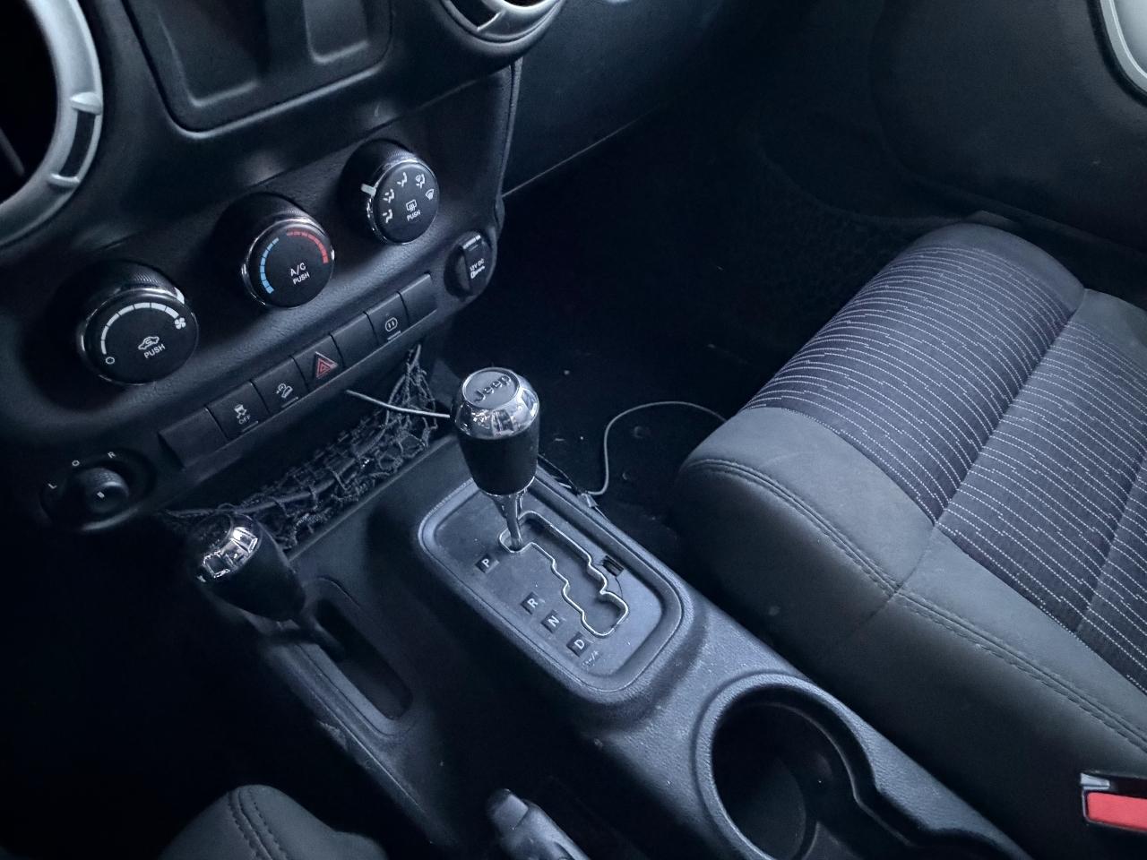 Jeep Wrangler Sahara 4WD 2012