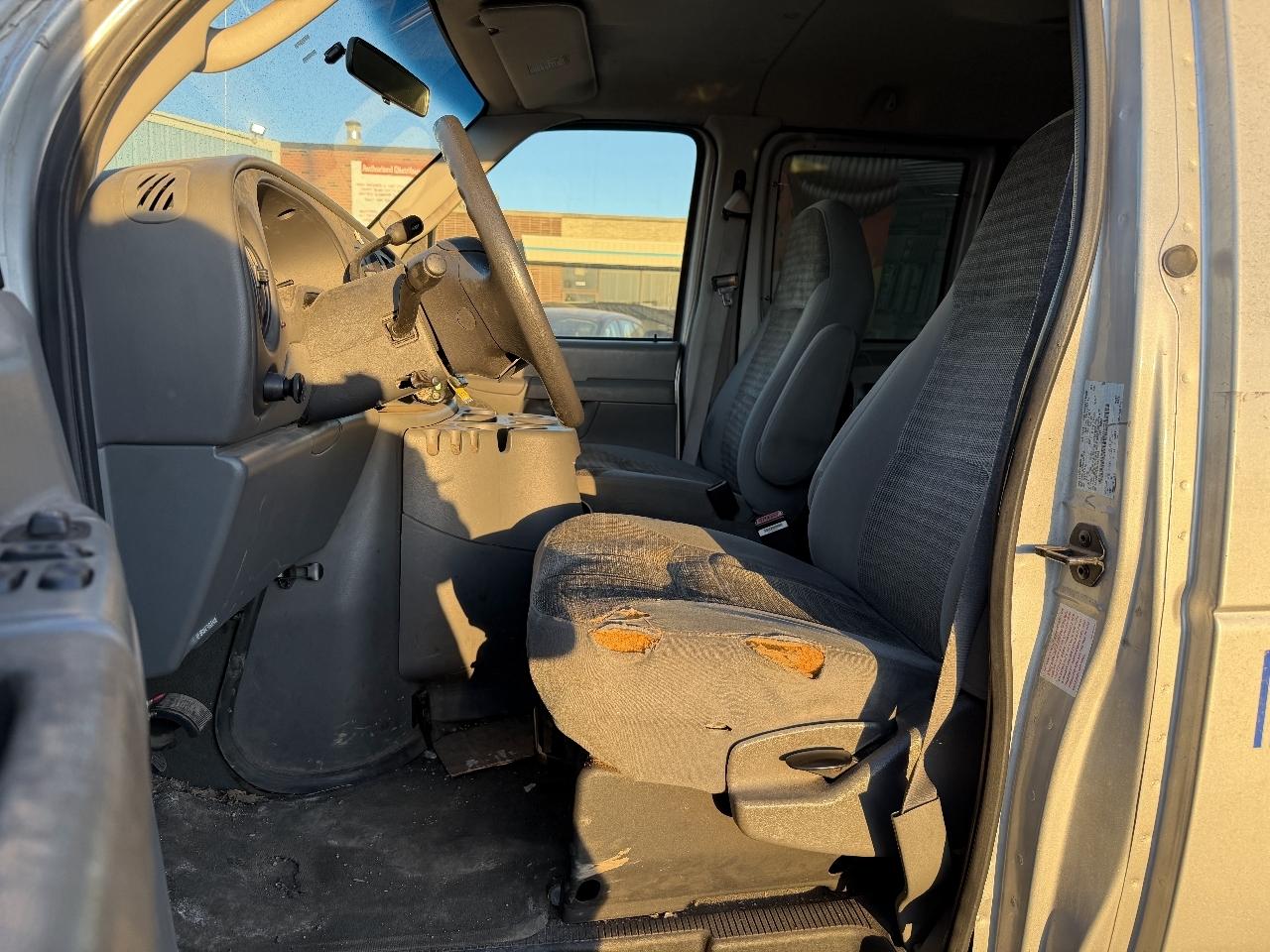 Ford Econoline E-250 2004