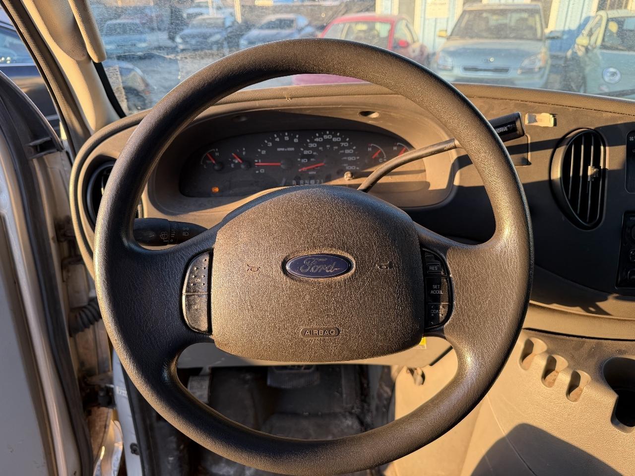 Ford Econoline E-250 2004