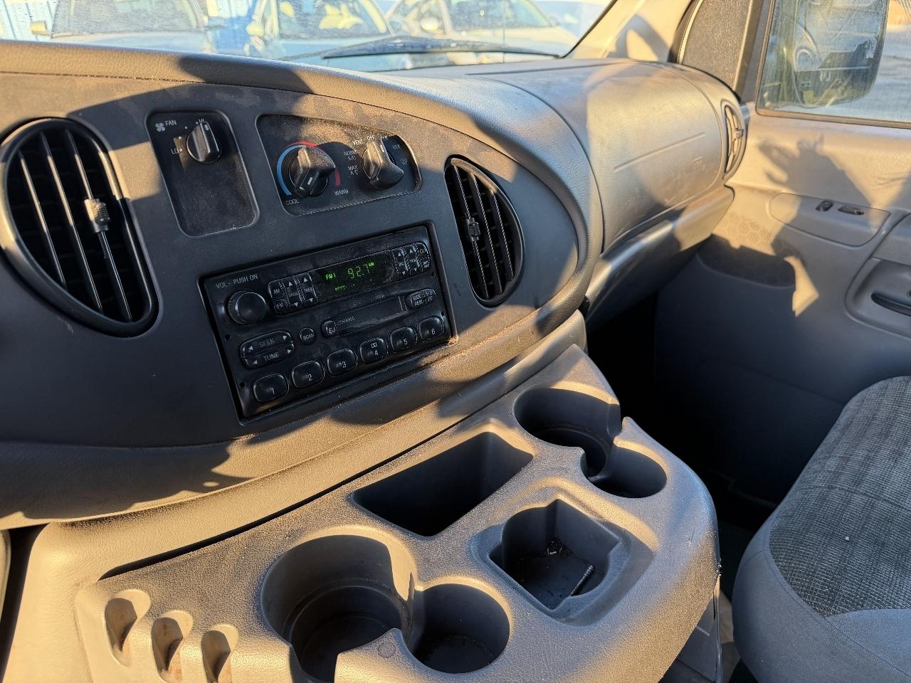 Ford Econoline E-250 2004