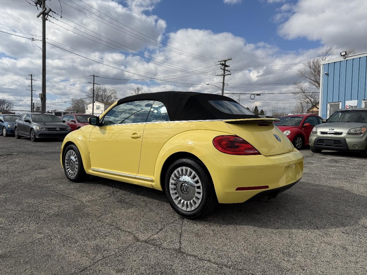 Volkswagen Beetle 2.5L Convertible 2013