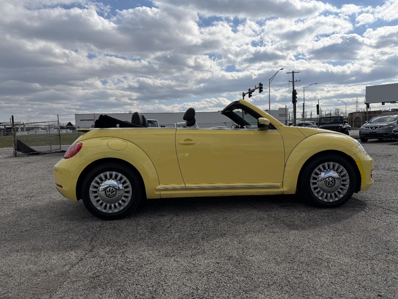 Volkswagen Beetle 2.5L Convertible 2013