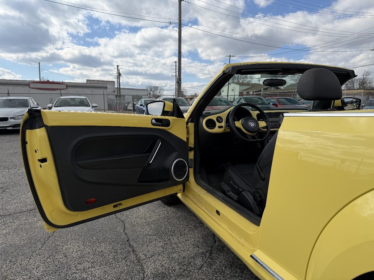 Volkswagen Beetle 2.5L Convertible 2013