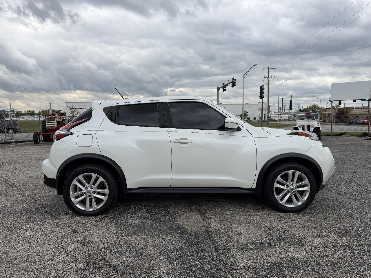 Nissan Juke SV 2016