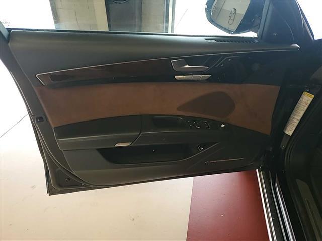 Audi A8 4.0T Sedan L quattro Tiptronic 2014