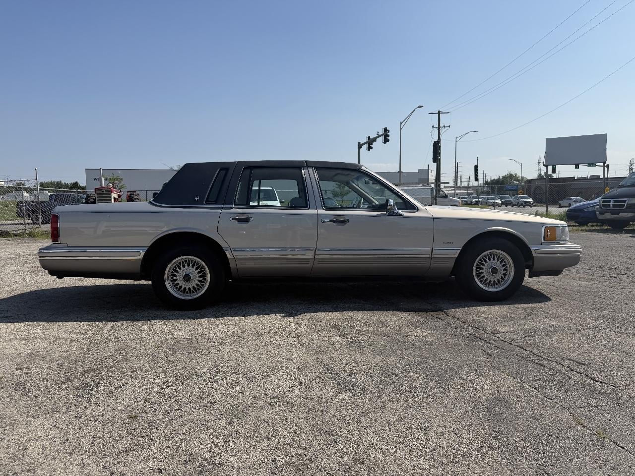 Lincoln Town Car Signature 1991