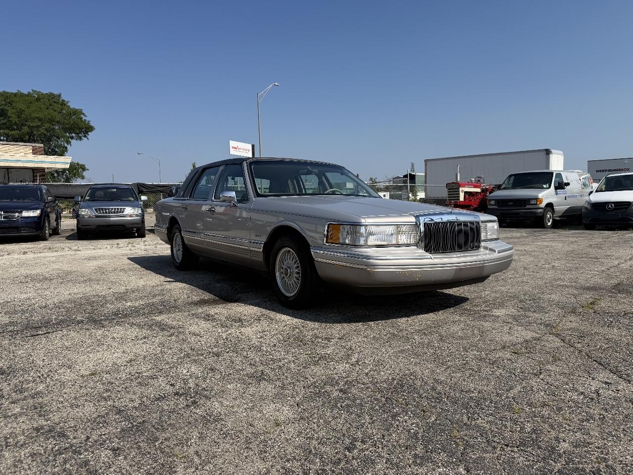 Lincoln Town Car Signature 1991