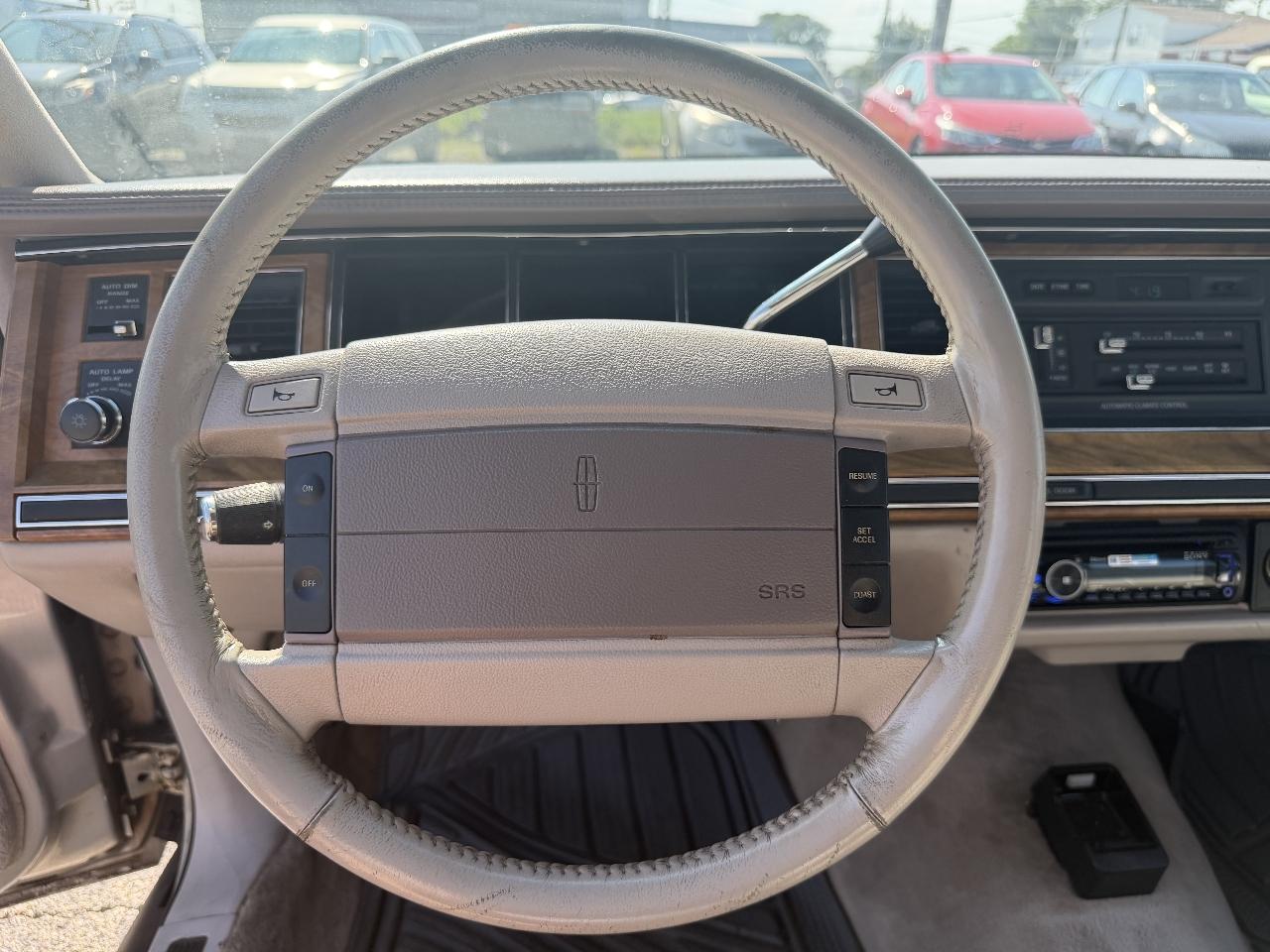 Lincoln Town Car Signature 1991